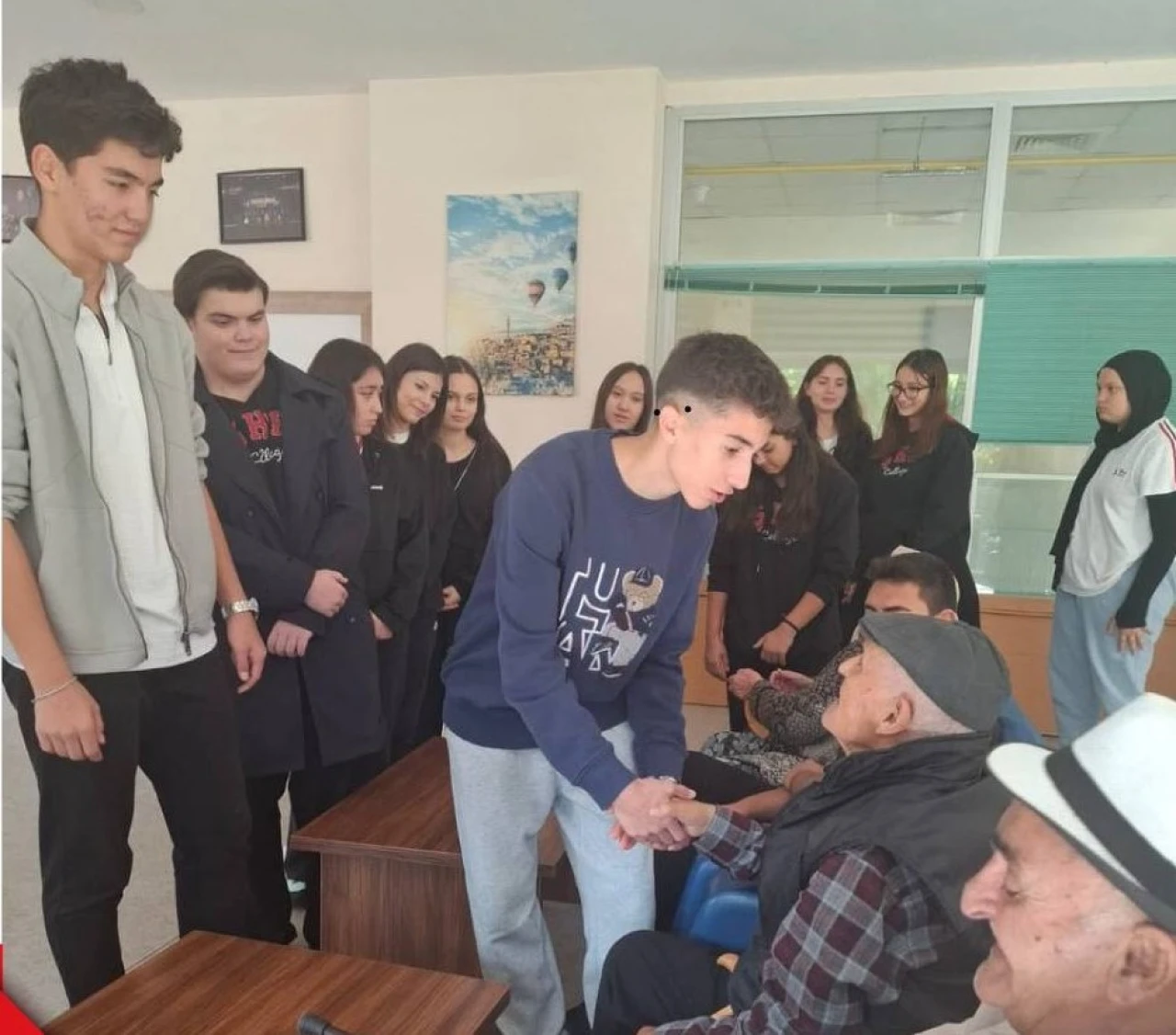 ŞEHİR KOLEJİ ÖĞRENCİLERİ YAŞLILARI UNUTMADI