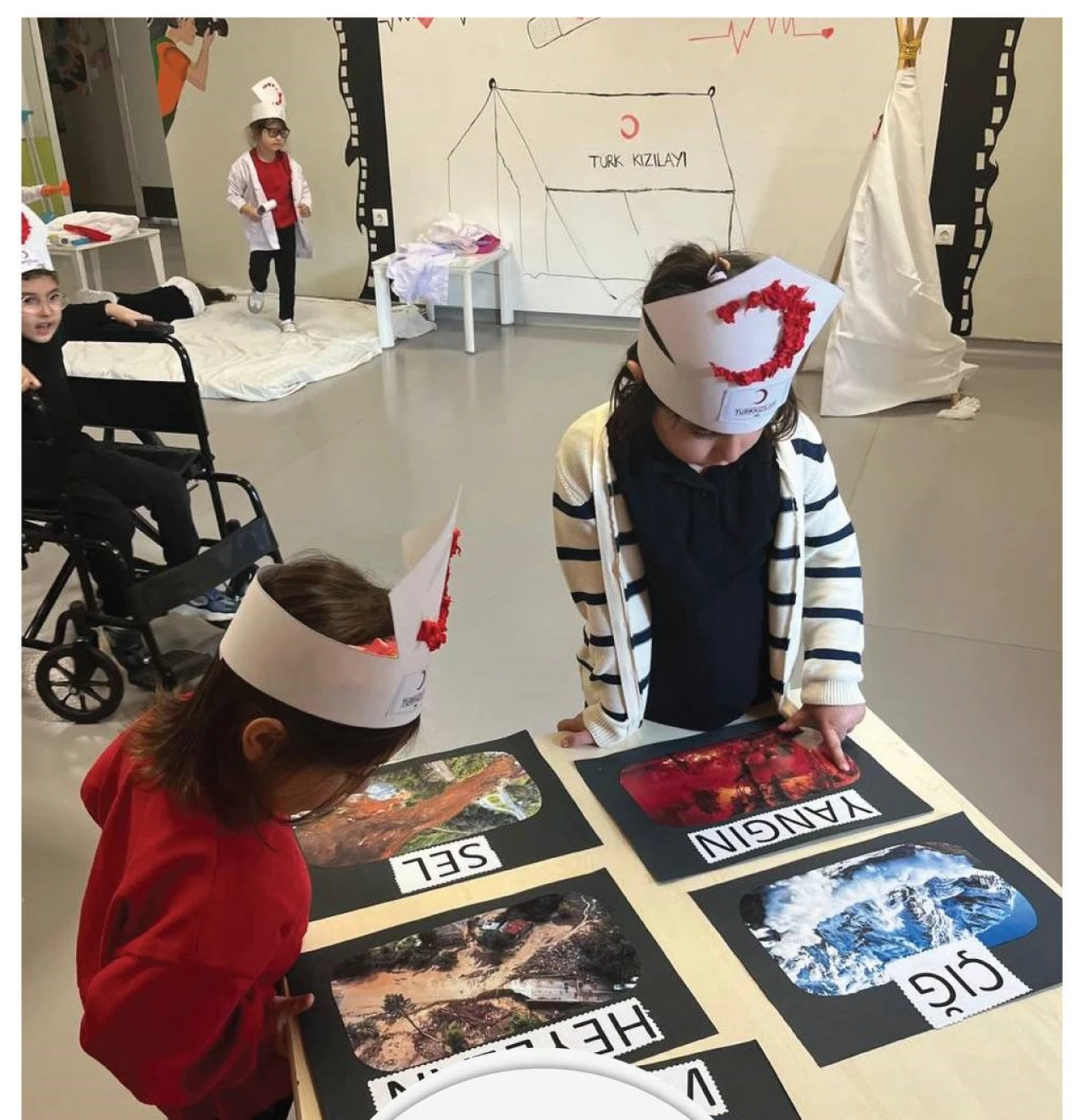 ŞEHİR KOLEJİ MİNİKLERİ İYİLİĞİ ÖĞRENİYOR