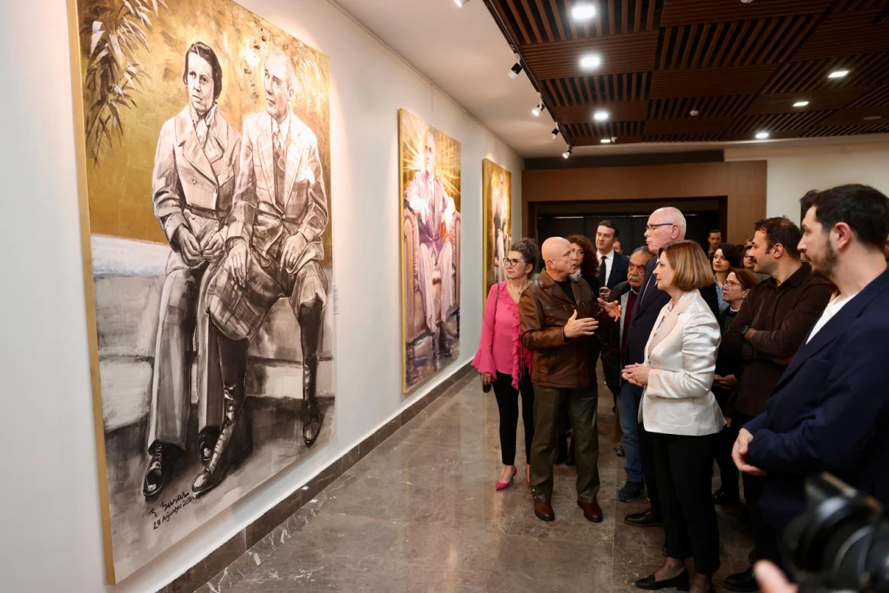 ATATÜRK’ÜN İZLERİNİ TAŞIYAN SERGİ AÇILDI