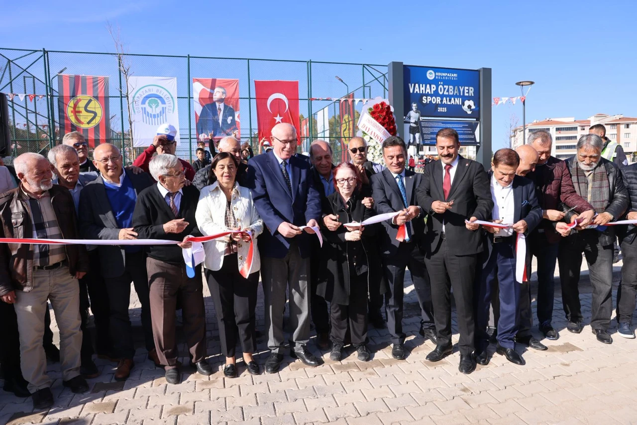 ESKİŞEHİRSPOR’UN EFSANESİ VAHAP ÖZBAYER’İN ADI ODUNPAZARI’NDA YAŞAYACAK
