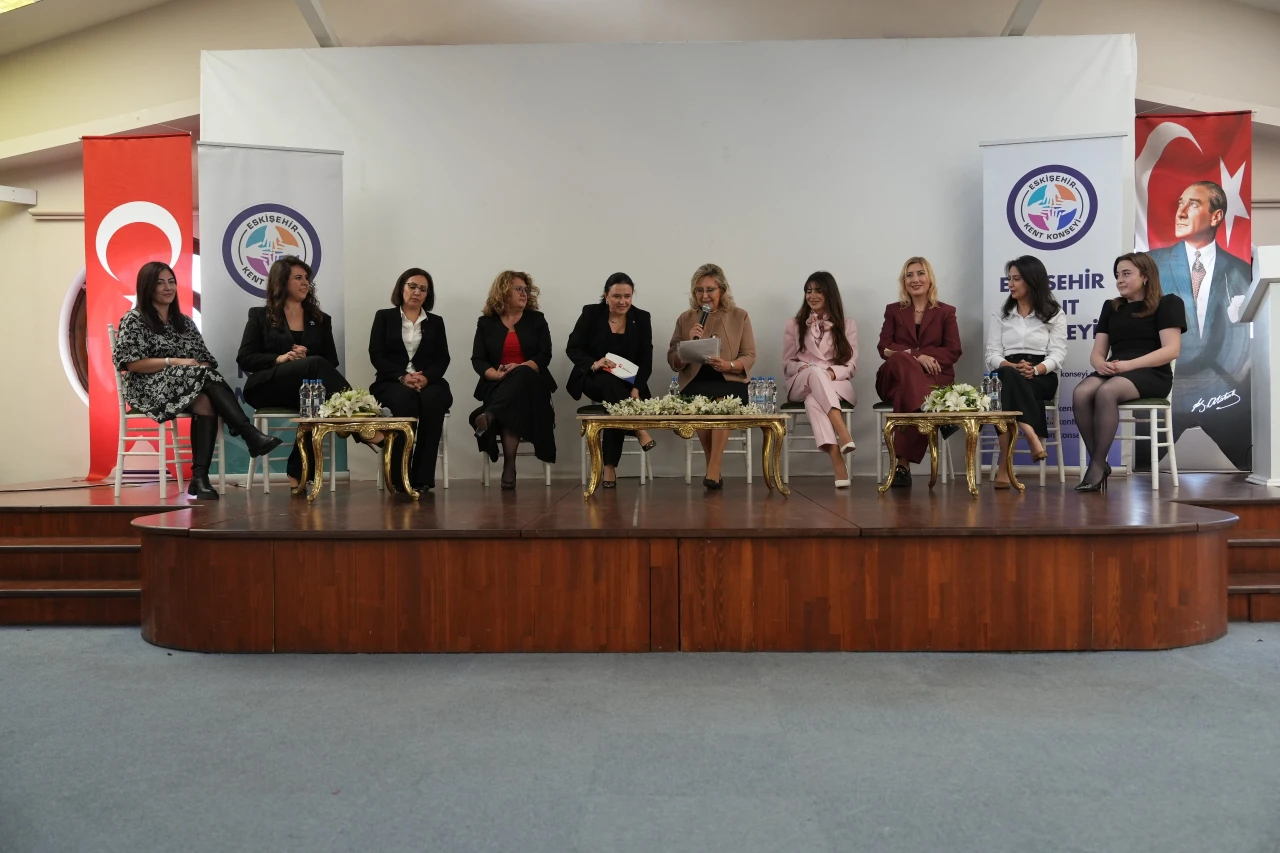İLHAM VEREN GİRİŞİMCİ KADINLAR PANELİ YAPILDI