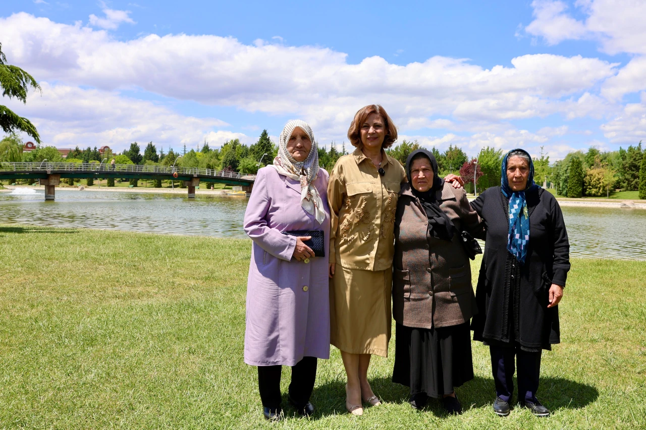 Başkan Ünlüce gönüllere dokunuyor