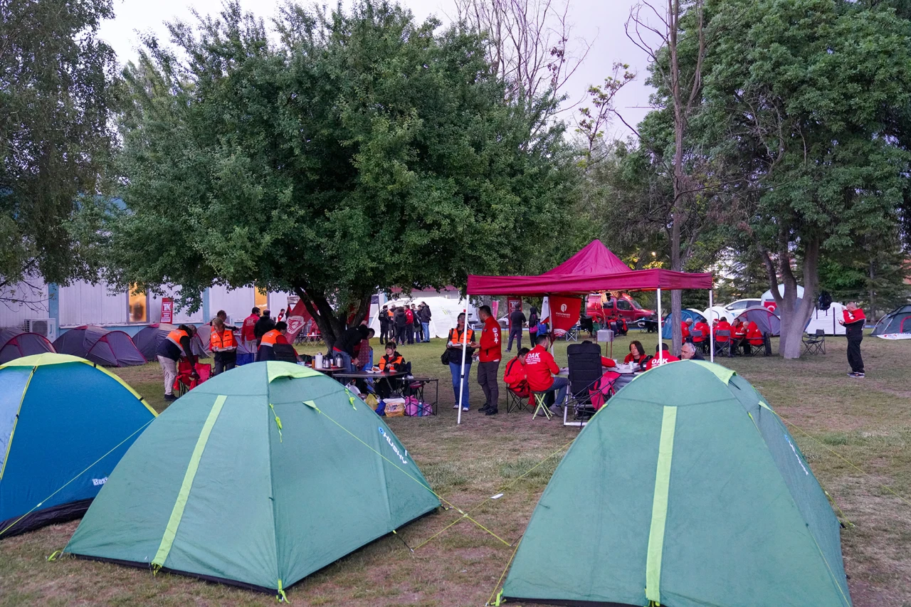 Arama kurtarma profesyonelleri ve gönüllüleri kampta buluştu