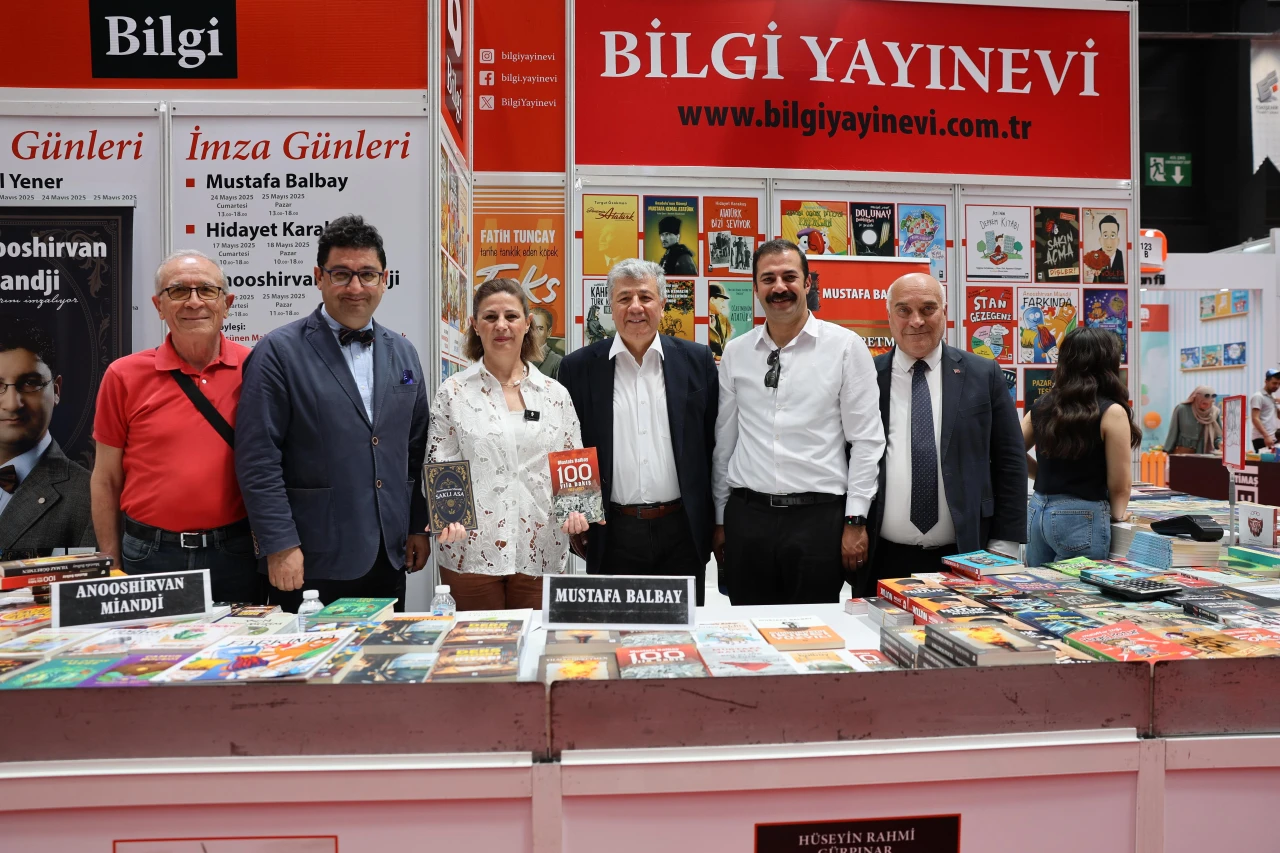 Başkan Ünlüce Kitap Fuarı’nda ünlü konuklarla