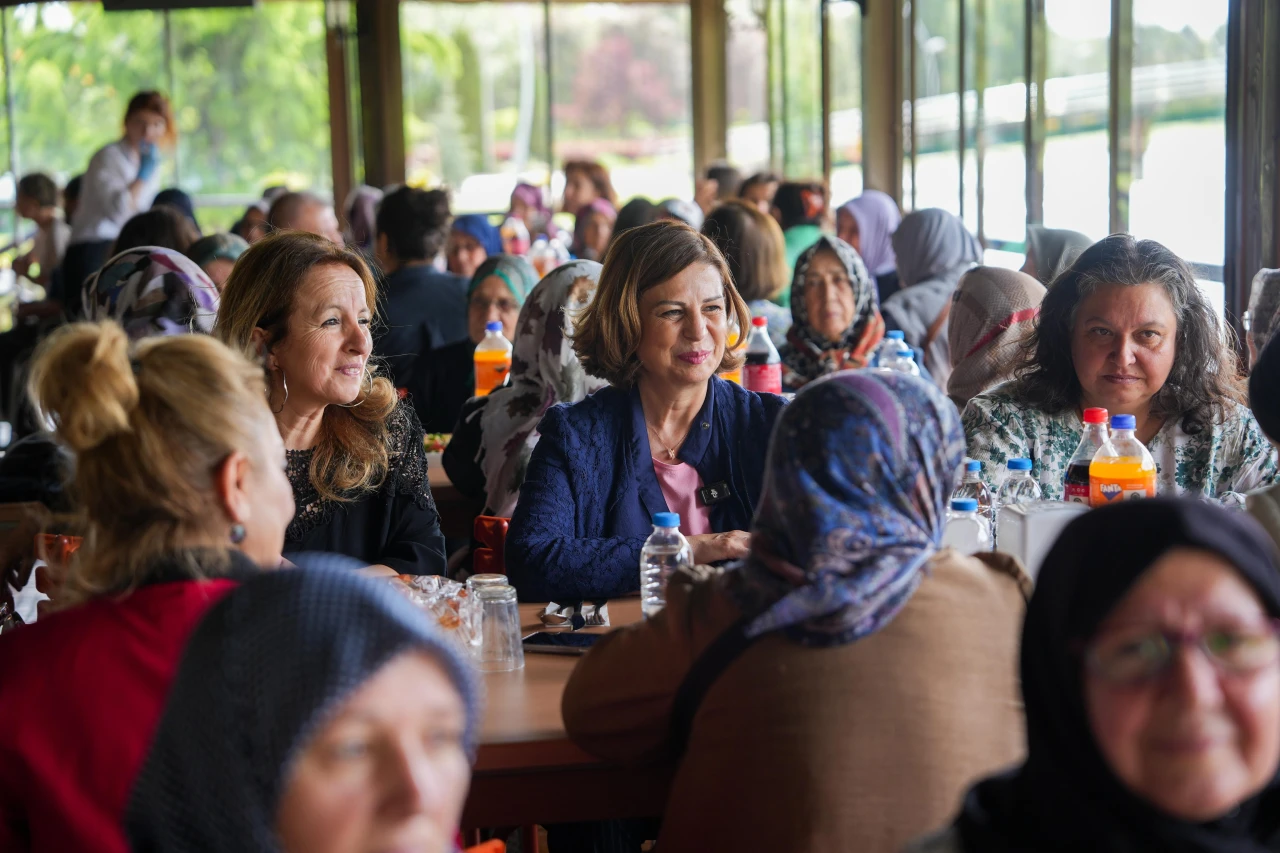 Başkan Ünlüce’den şehit annelerine “Her zaman başımızın tacısınız”