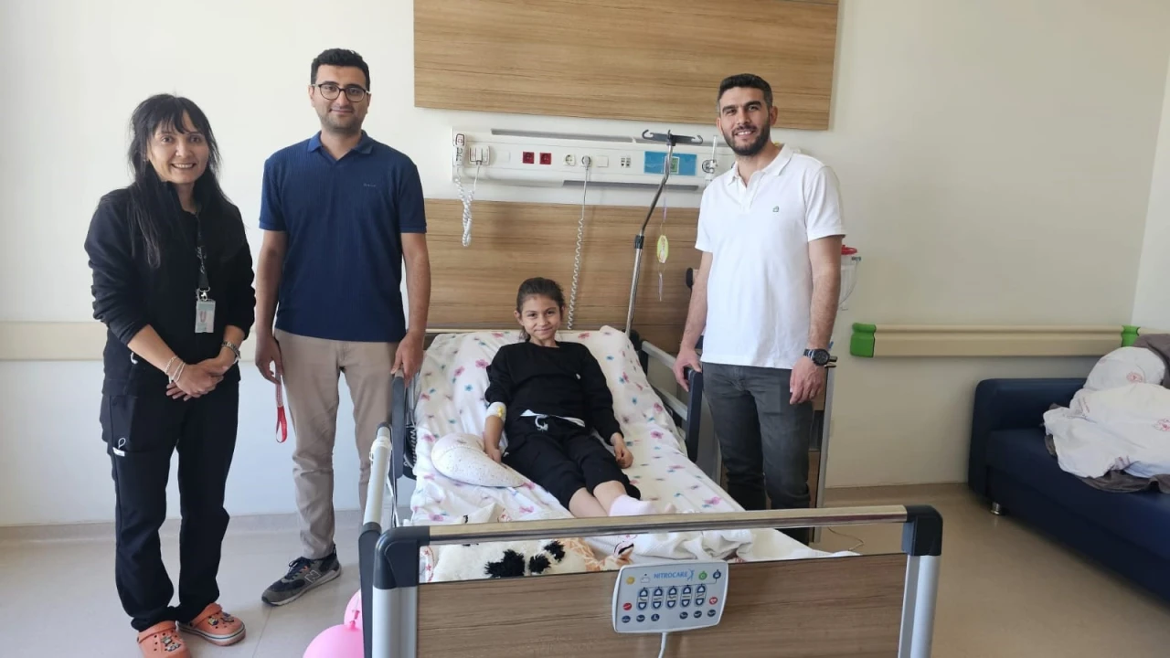 Küçük kızın midesinden devasa saç yumağı çıktı