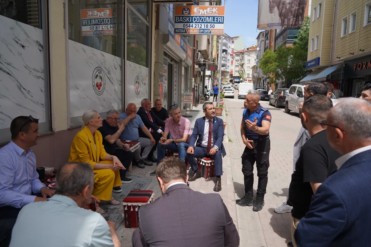 Başkan Subaşı yayalaştırma projesi için esnaf ve vatandaşın fikrini aldı