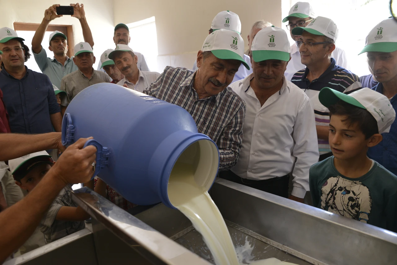 BAŞKAN ATAÇ: SÜT ÜRETİMİNİ DE TÜKETİMİNİ DE DESTEKLİYORUZ