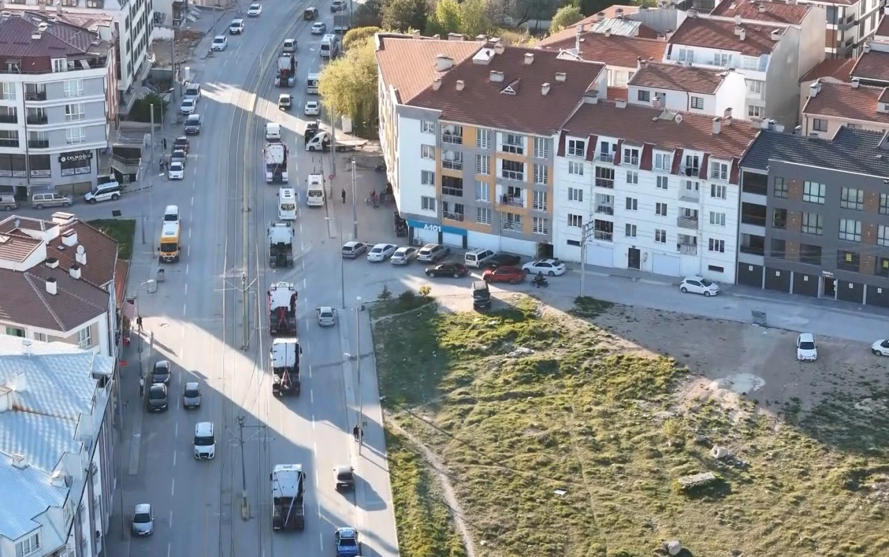 Vefat eden ağabeyinin oğluna 15 TIR ile düğün konvoyu yaptı