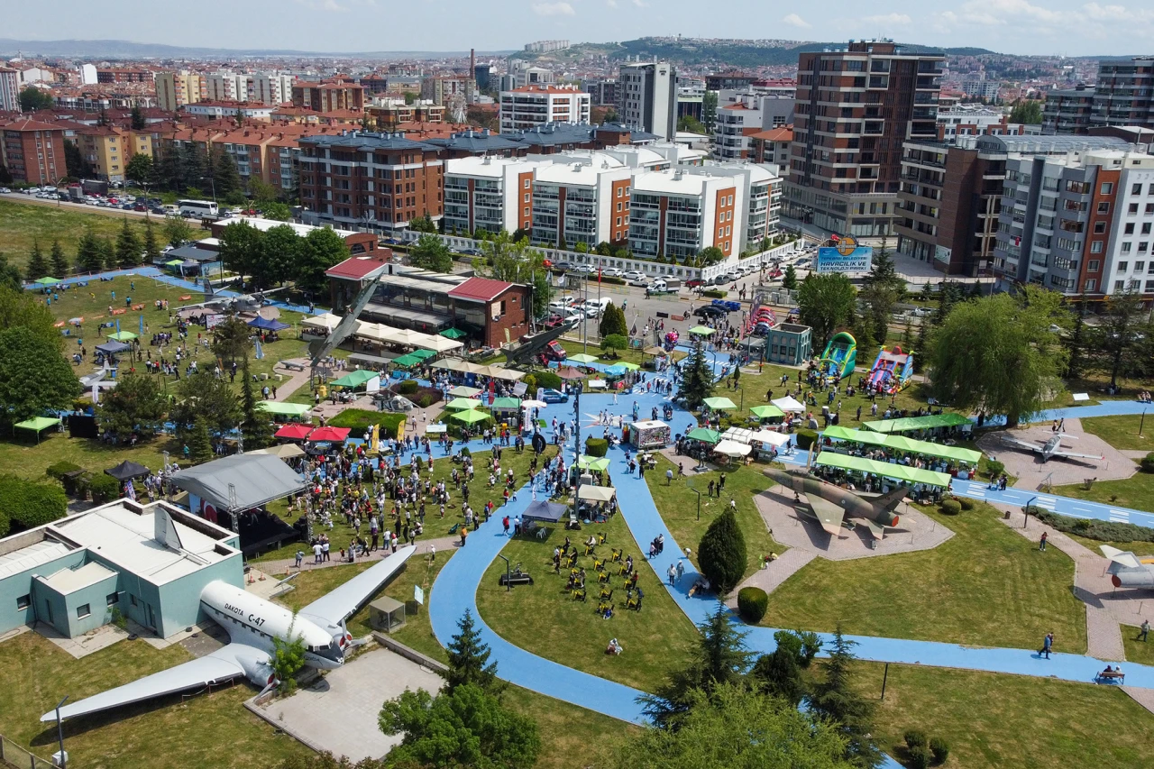 Havacılık Parkı ziyaretçi akınına uğruyor