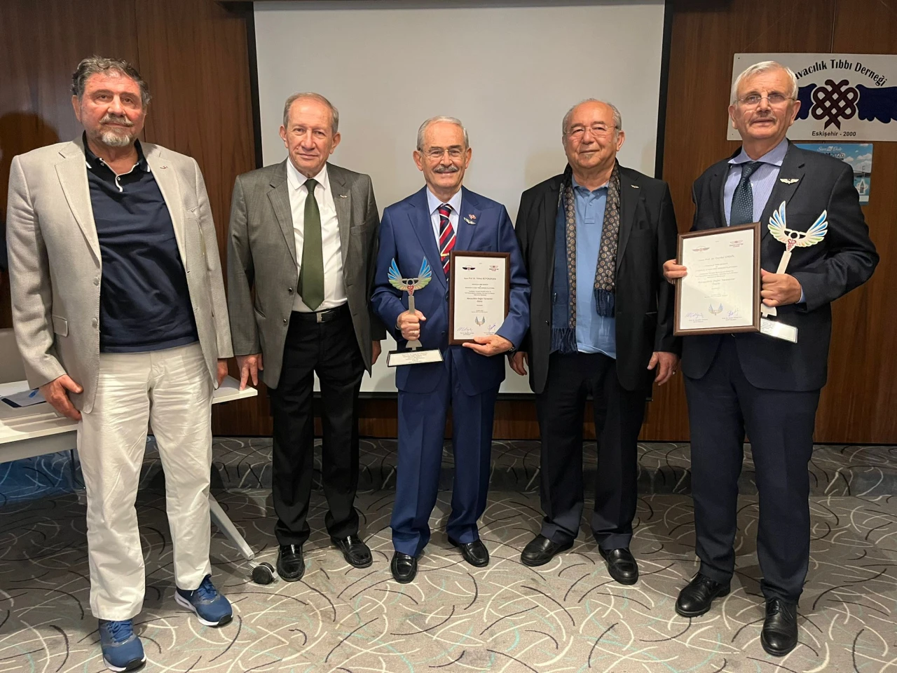 Yılmaz Büyükerşen’e Onursal Üyelik ödülü