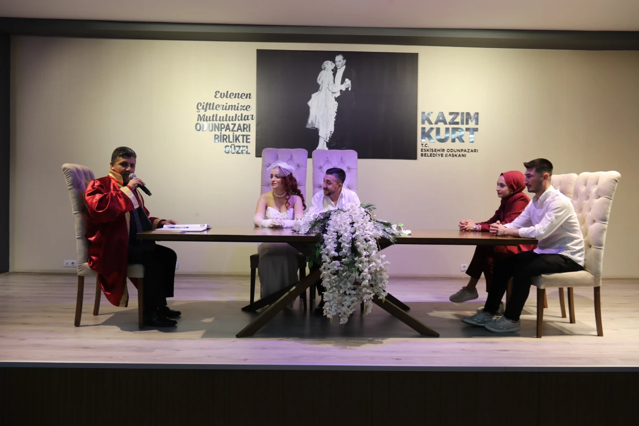 05.05.2025'te "Evet" demek için aylar önceden gün aldılar