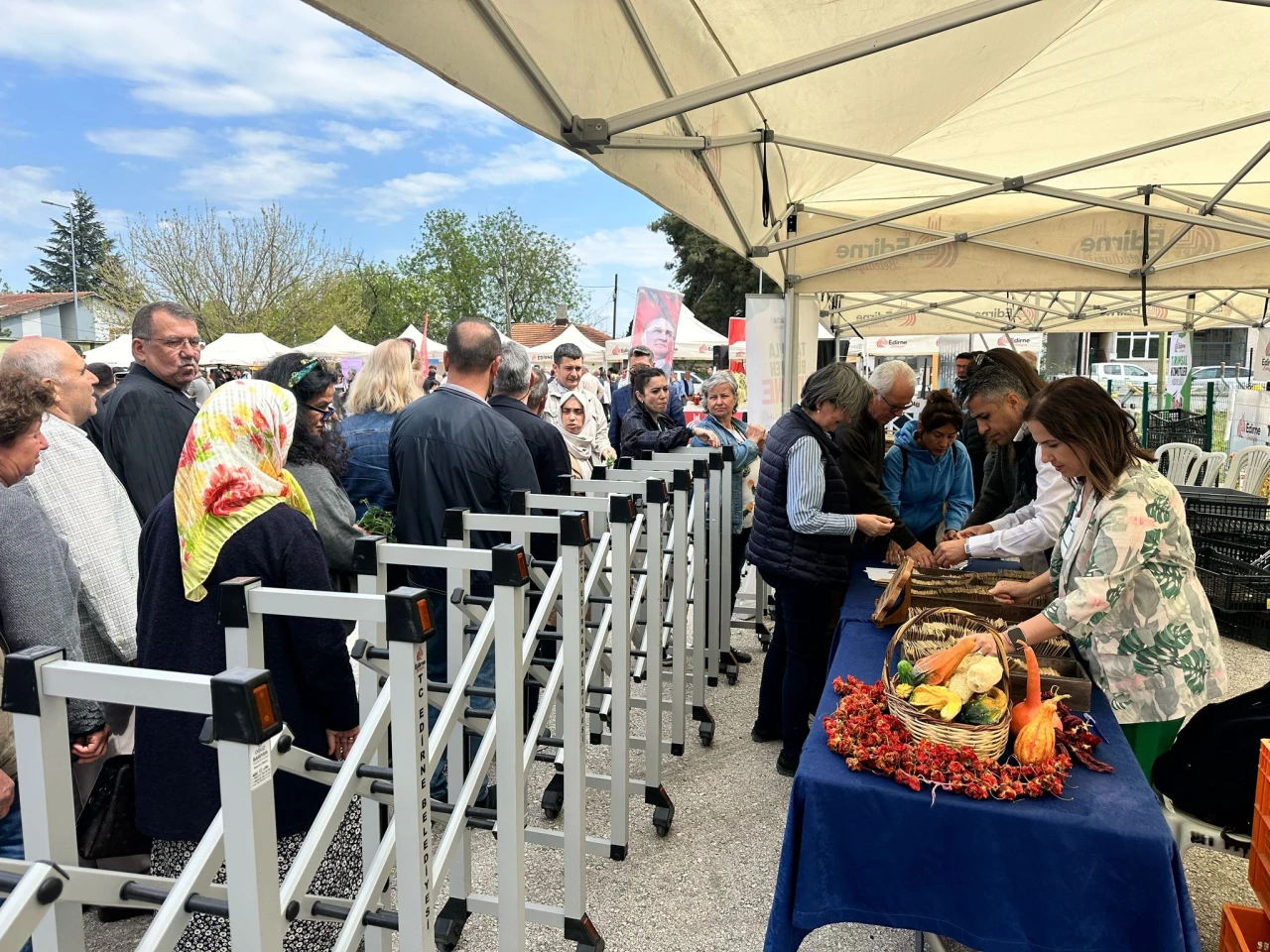 Büyükşehir Belediyesi’nin tohumları Edirne'de ilgi gördü