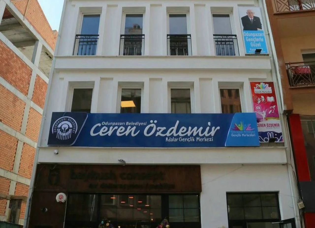 ODUNPAZARI BELEDİYESİ’NDEN EĞİTİME BÜYÜK DESTEK