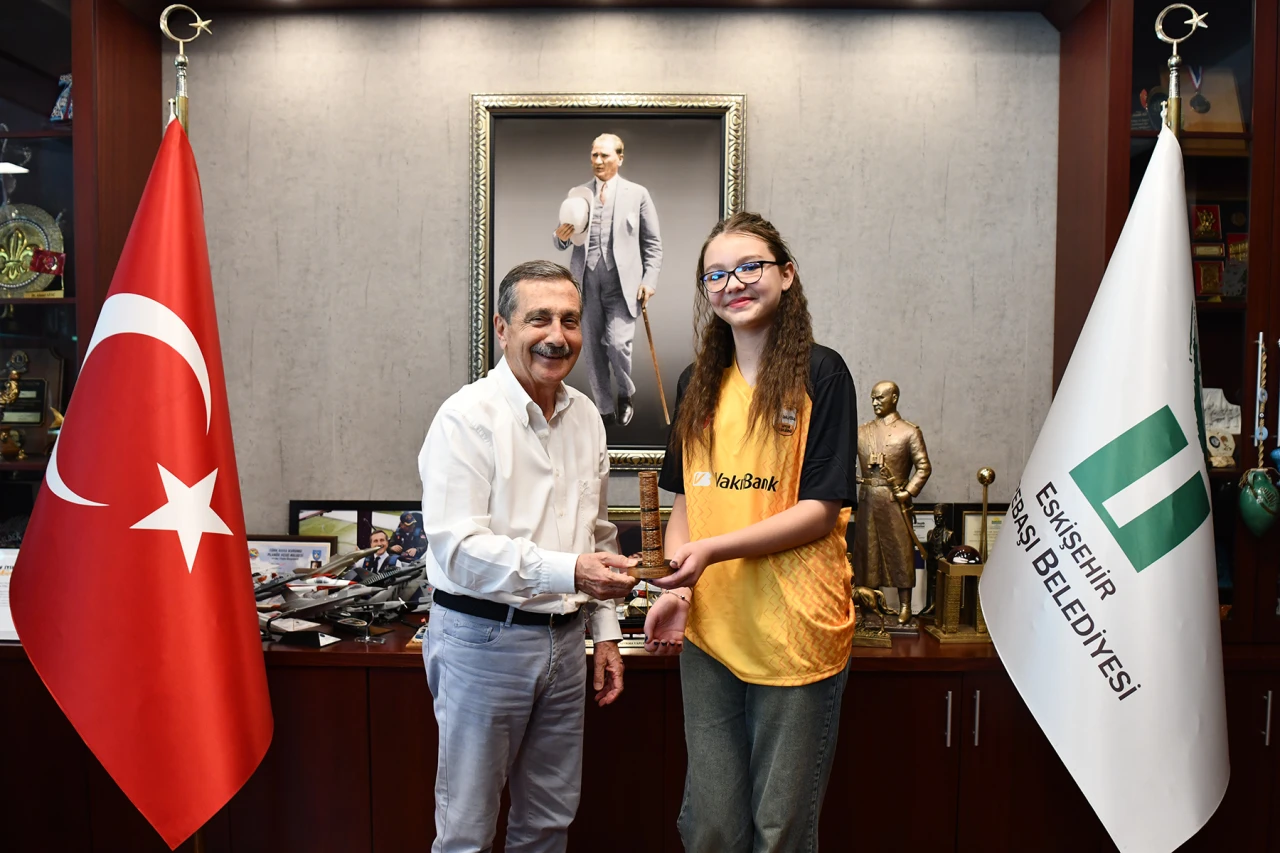 BAŞKAN ATAÇ VAKIFBANK’A TRANSFER OLAN KIRAÇ’I TEBRİK ETTİ