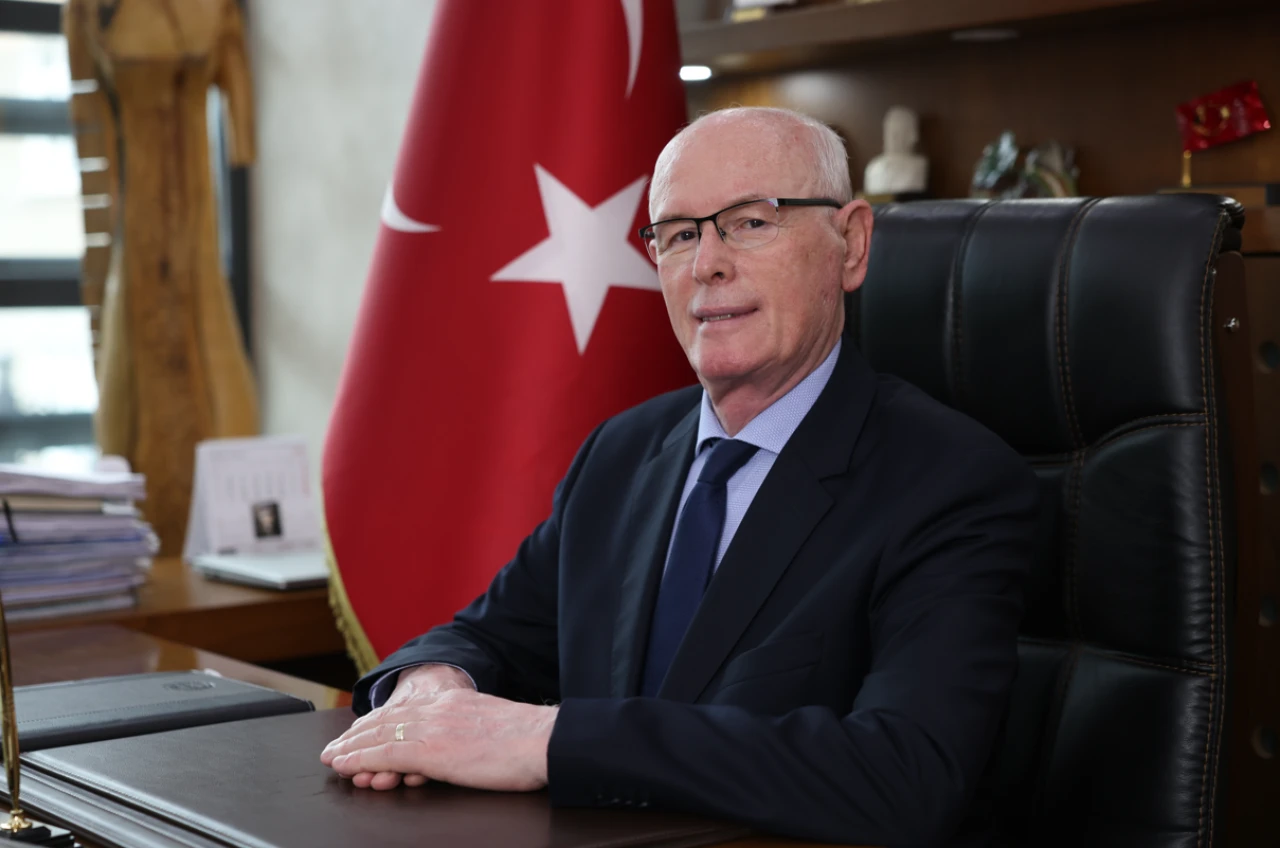 KAZIM KURT BELEDİYE BAŞKANLARI ARASINDA BİRİNCİ SIRADA