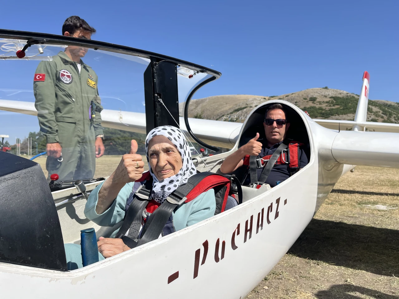 83 YAŞINDAKİ KADININ "UÇMA" HAYALİ GERÇEK OLDU
