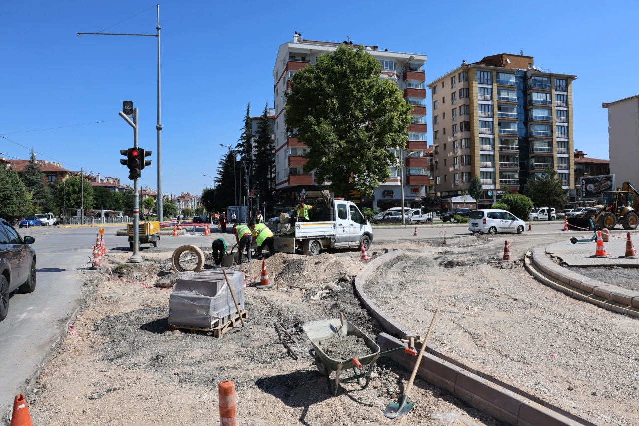 YENİ KAVŞAK DÜZENLEMESİYLE TRAFİKTE BEKLEME SÜRESİ AZALACAK