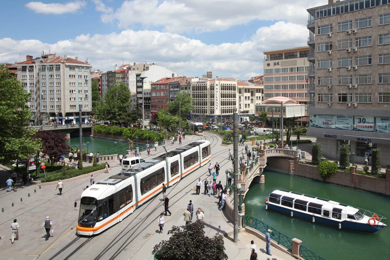 ESKİŞEHİR’DE 50 PROJE HALKIN OYUNA SUNULDU