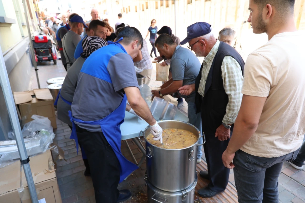 ODUNPAZARI'NDAN AŞURE İKRAMI