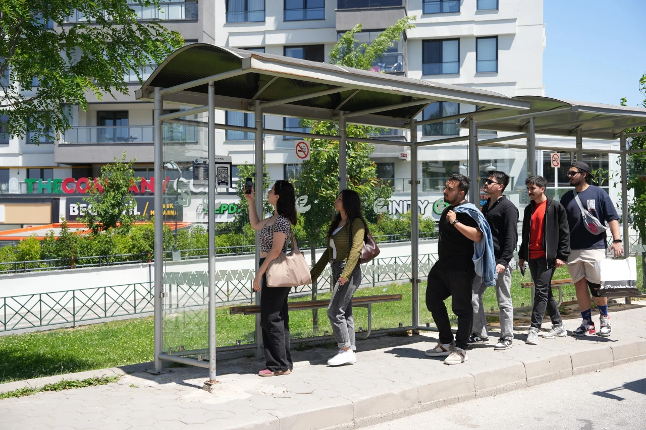 ESKİŞEHİR'DE TOPLU TAŞIMADA DİJİTAL  DÖNÜŞÜM AKILLI DURAKLAR HİZMETTE