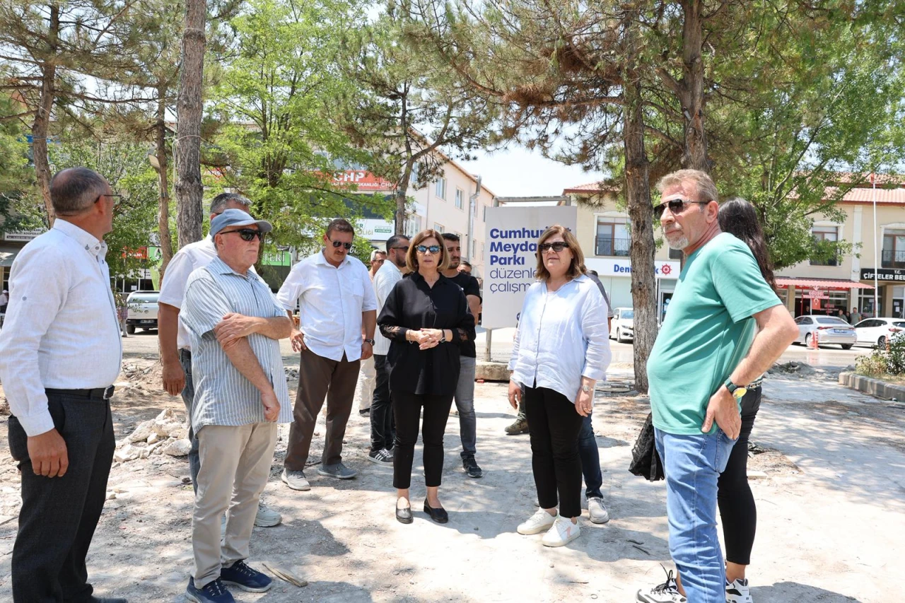 BAŞKAN ÜNLÜCE MEYDAN ÇALIŞMASINI YERİNDE İNCELEDİ
