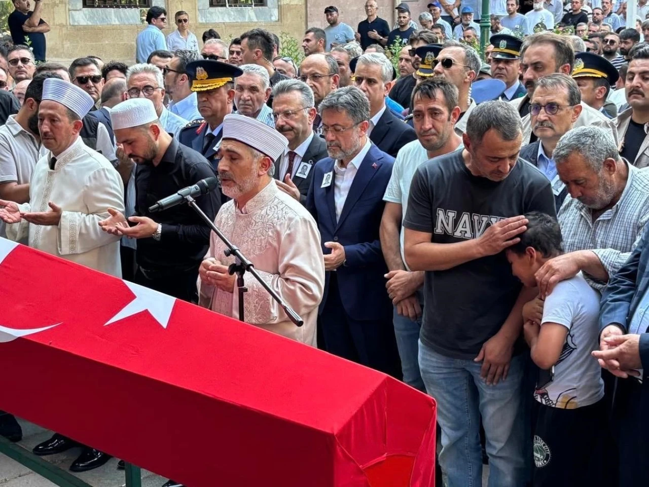 ORMAN YANGINI ŞEHİDİ GÖZYAŞLARI İÇİNDE SON YOLCULUĞUNA UĞURLANDI