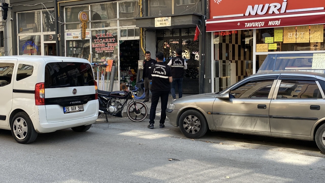 YAŞLI ADAM EVİNDE ÖLÜ BULUNDU