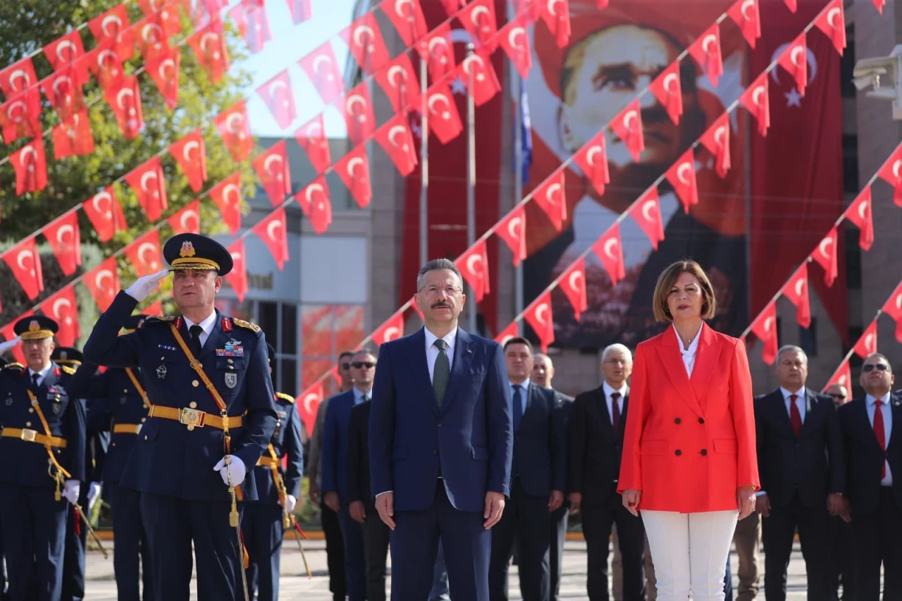 ZAFER BAYRAMI ESKİŞEHİR’DE COŞKUYLA KUTLANIYOR