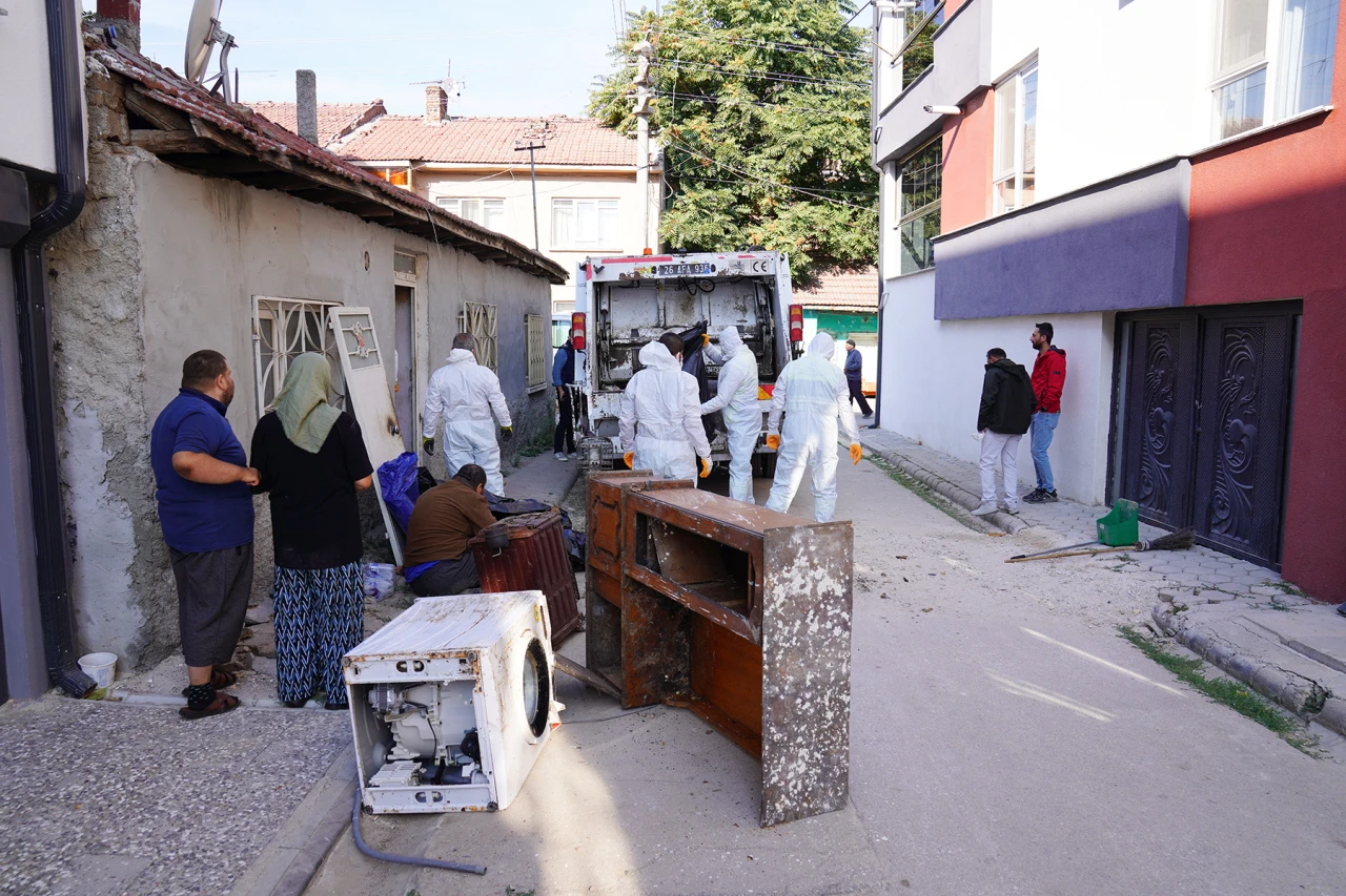 ÇÖP EVDEN 4,5 TON ÇÖP ÇIKARILDI