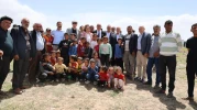 Çadırlarda yaşayan işçilerin çocukları okul istedi