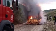 Aniden alev alan belediye otobüsü küle döndü