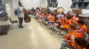 ÇOCUKLAR ENSTRÜMANLARI TANIDI