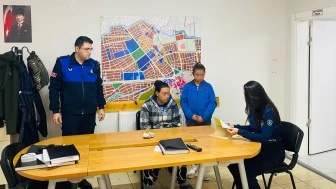 ÇOCUĞUNU DİLENDİREN KADIN YAKALANDI