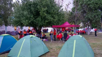 Arama kurtarma profesyonelleri ve gönüllüleri kampta buluştu