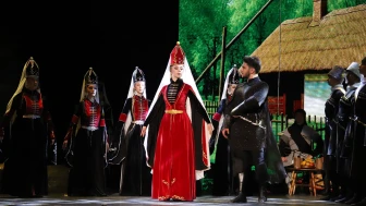 Bir Kafkasya Hikayesi Nartlar gösterisi izleyenleri büyüledi