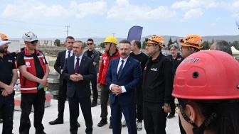 Öğretmenlere depremde arama kurtarma eğitimi verildi