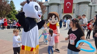 Çocuklar Masal Şatosu'nda hayal gücünü keşfetti