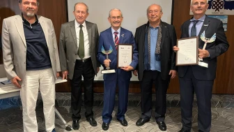 Yılmaz Büyükerşen’e Onursal Üyelik ödülü