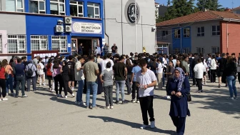 ESKİŞEHİR'DE HEM ÖĞRENCİLERDE HEM VELİLERDE LGS HEYECANI