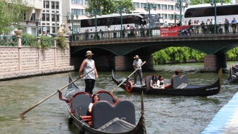 TÜRKİYE'NİN VENEDİK'İNDE, VENEDİK NÜFUSUNDAN FAZLA KİŞİ GONDOLA BİNDİ