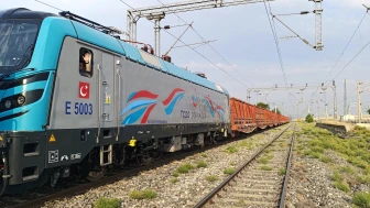 E5000 SERİSİ LOKOMOTİFİ İLK TİCARİ SEFERİNİ GERÇEKLEŞTİRDİ