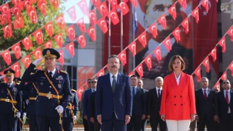 ZAFER BAYRAMI ESKİŞEHİR’DE COŞKUYLA KUTLANIYOR