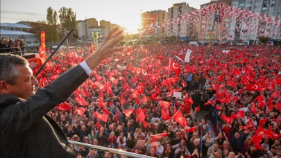 ÖZGÜR ÖZEL ESKİŞEHİR’DE 10 BİNLERE SESLENDİ