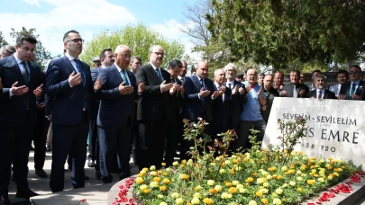 Yunus Emre kabri başında anıldı