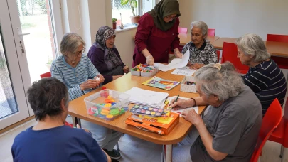 ALZHEİMER HASTALARI TEPEBAŞI’NDA EMİN ELLERDE
