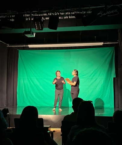 GENÇLİK TİYATROSU YENİ OYUN İLE TAM NOT ALDI