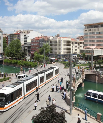 ESKİŞEHİR’DE 50 PROJE HALKIN OYUNA SUNULDU