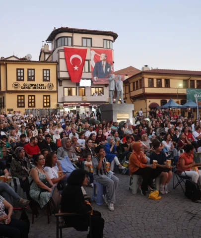 ODUNPAZARI’NDA AÇIK HAVA FİLM GÜNLERİ BAŞLADI