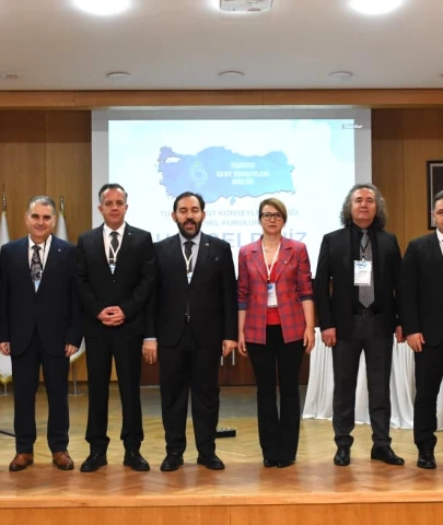 KAPANOĞLU TÜRKİYE KENT KONSEYLERİ BİRLİĞİ BAŞKANLIĞINA SEÇİLDİ